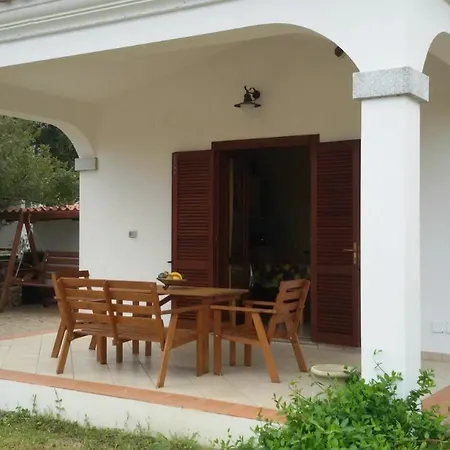 With 2 Bedrooms In San Teodoro, With Furnished Terrace *
